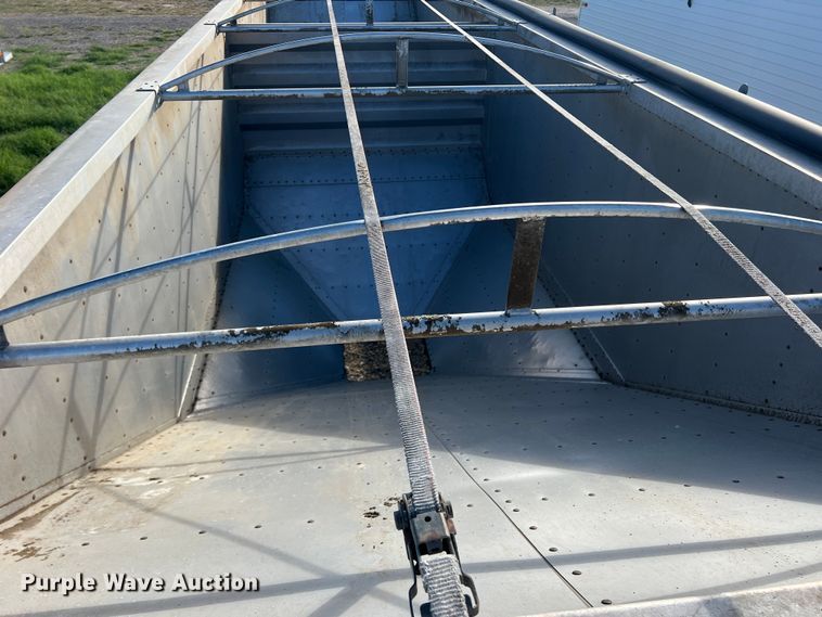 image for item DS2449 1997 Wilson DWH-400  grain trailer