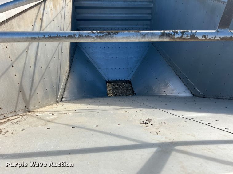 image for item DS2449 1997 Wilson DWH-400  grain trailer