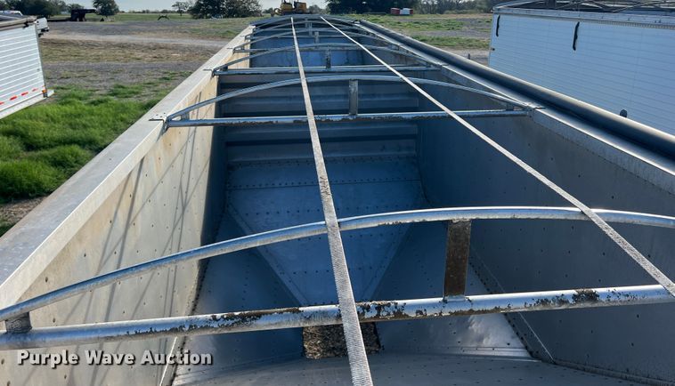 image for item DS2449 1997 Wilson DWH-400  grain trailer