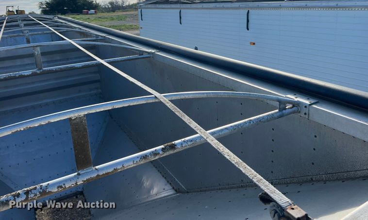 image for item DS2449 1997 Wilson DWH-400  grain trailer