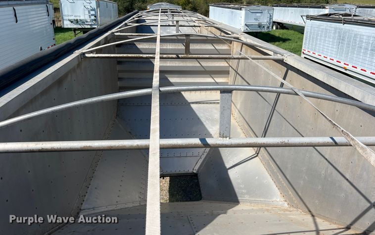 image for item DS2449 1997 Wilson DWH-400  grain trailer