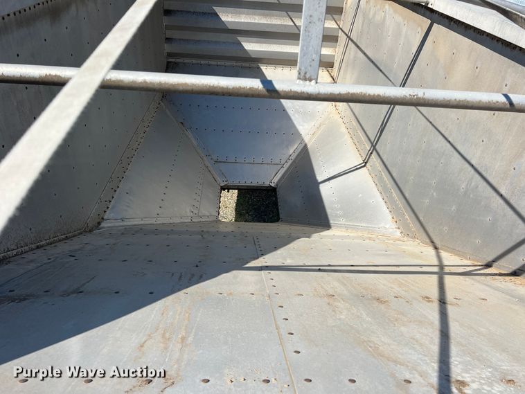 image for item DS2449 1997 Wilson DWH-400  grain trailer