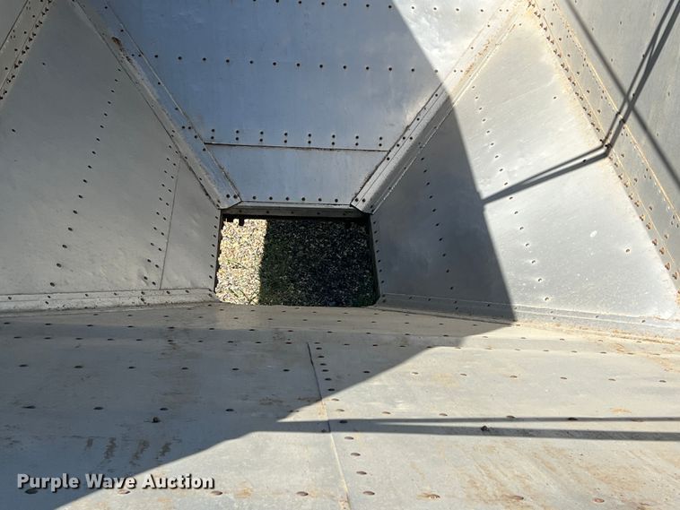 image for item DS2449 1997 Wilson DWH-400  grain trailer