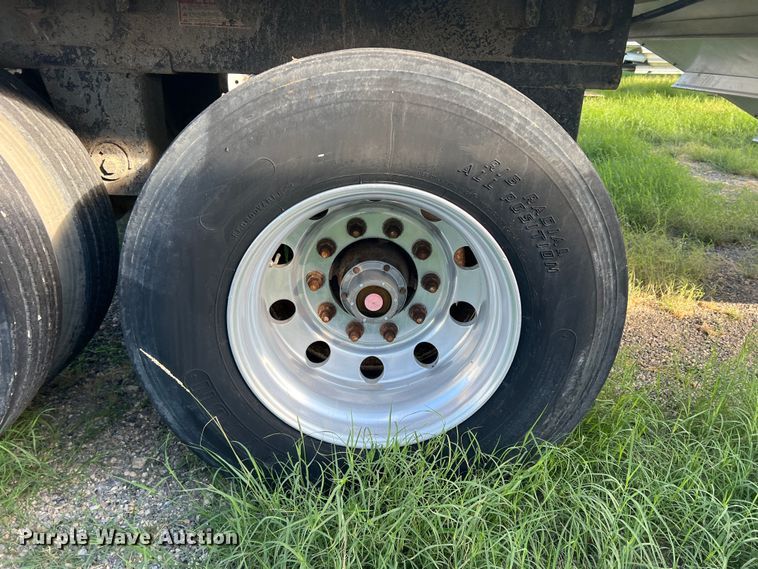 image for item DS2449 1997 Wilson DWH-400  grain trailer