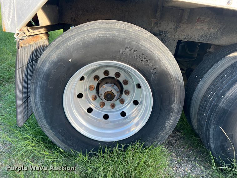 image for item DS2449 1997 Wilson DWH-400  grain trailer