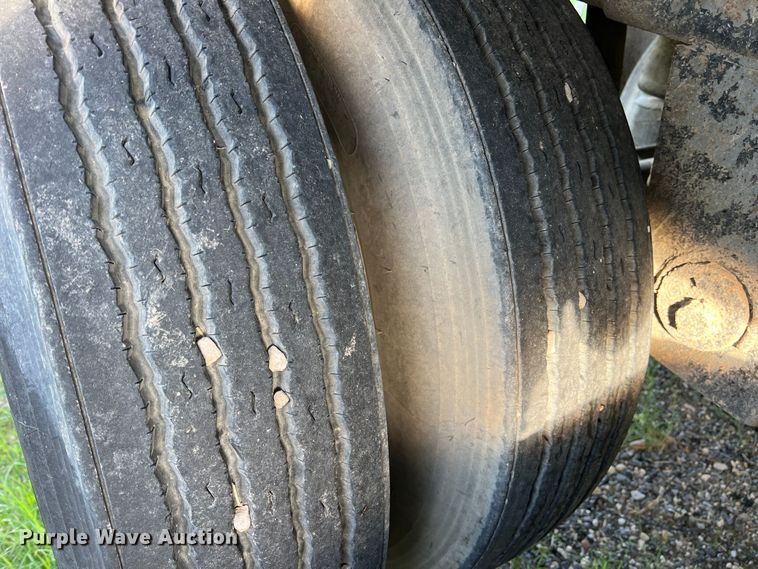 image for item DS2449 1997 Wilson DWH-400  grain trailer