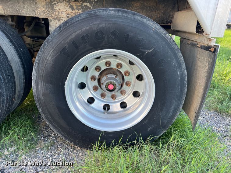 image for item DS2449 1997 Wilson DWH-400  grain trailer