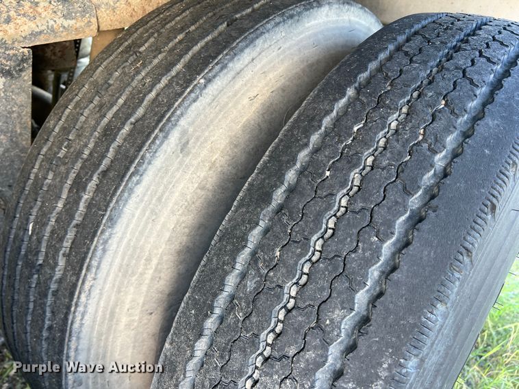 image for item DS2449 1997 Wilson DWH-400  grain trailer