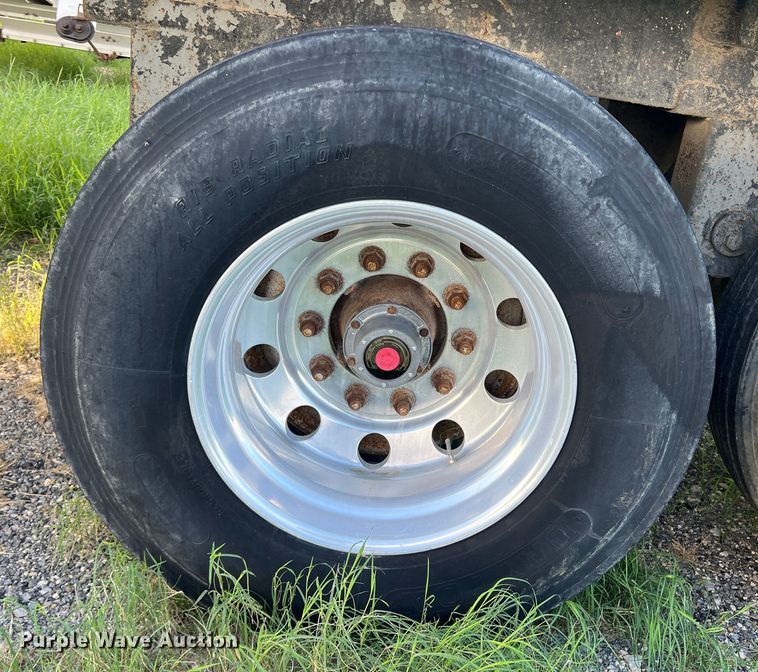 image for item DS2449 1997 Wilson DWH-400  grain trailer