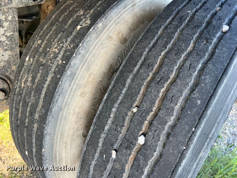 image for item DS2449 1997 Wilson DWH-400  grain trailer