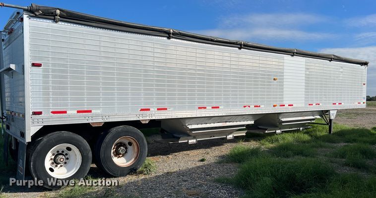 image for item DS2451 2001 Timpte Super Hopper  grain trailer
