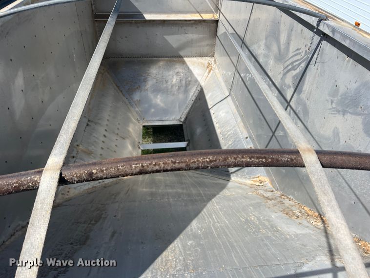 image for item DS2451 2001 Timpte Super Hopper  grain trailer