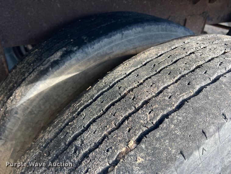 image for item DS2451 2001 Timpte Super Hopper  grain trailer