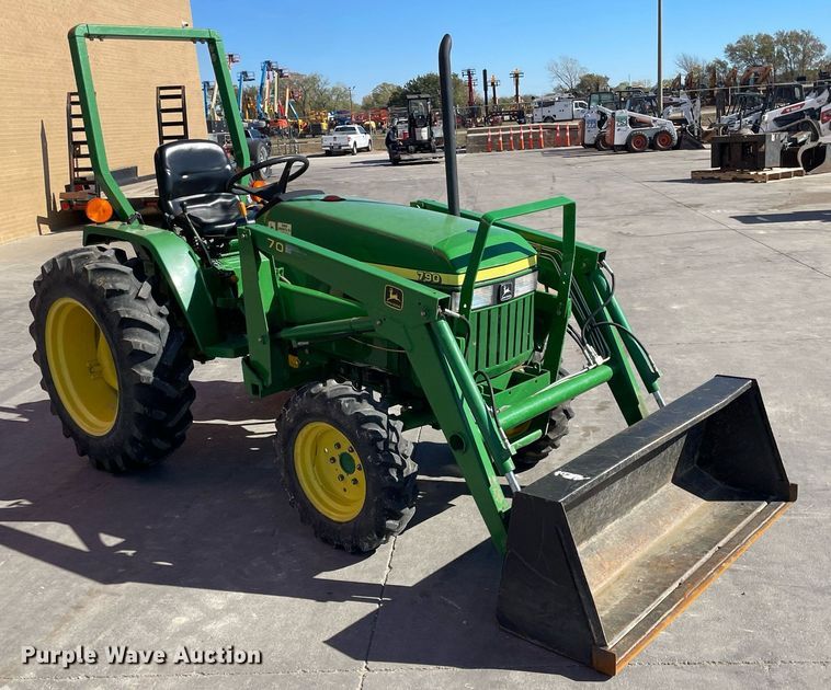 image for item GG9775 2001 John Deere 790  MFWD tractor
