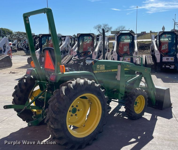 image for item GG9775 2001 John Deere 790  MFWD tractor