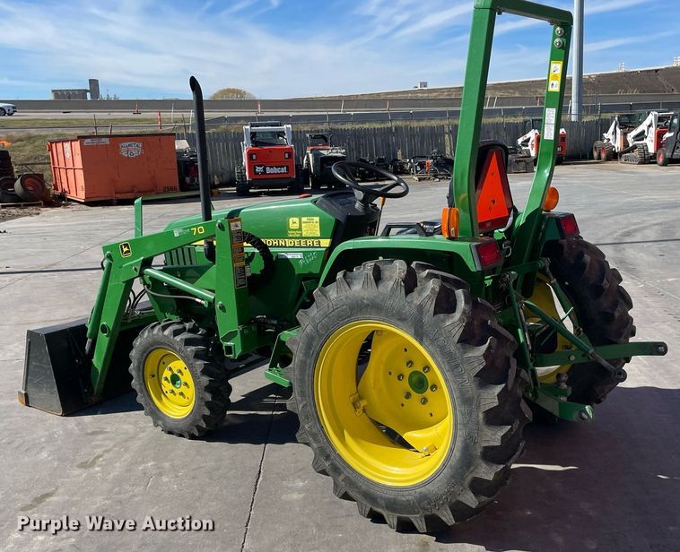 image for item GG9775 2001 John Deere 790  MFWD tractor