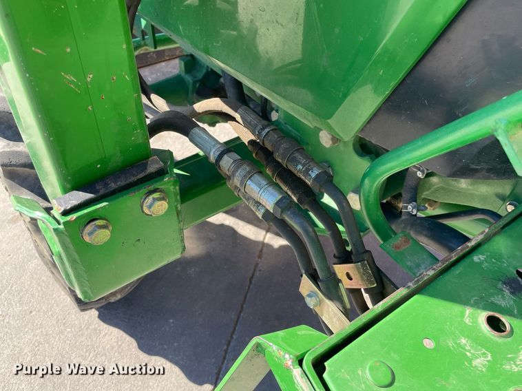 image for item GG9775 2001 John Deere 790  MFWD tractor