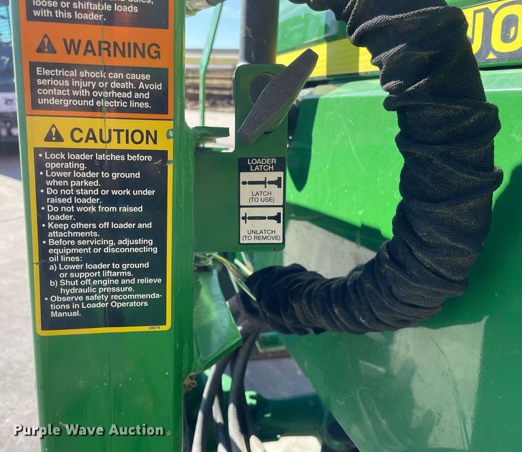 image for item GG9775 2001 John Deere 790  MFWD tractor