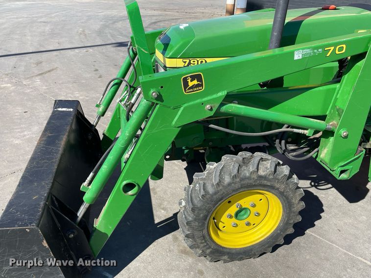 image for item GG9775 2001 John Deere 790  MFWD tractor