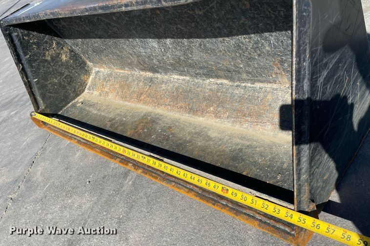 image for item GG9775 2001 John Deere 790  MFWD tractor