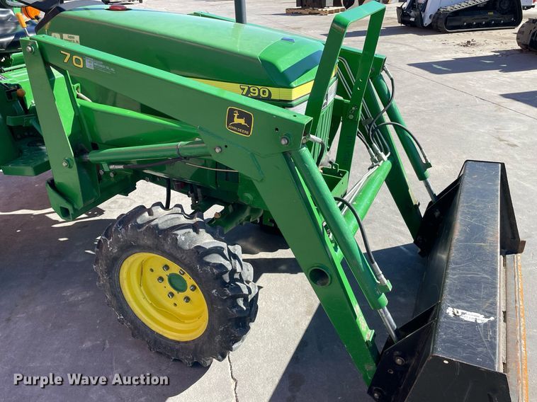 image for item GG9775 2001 John Deere 790  MFWD tractor