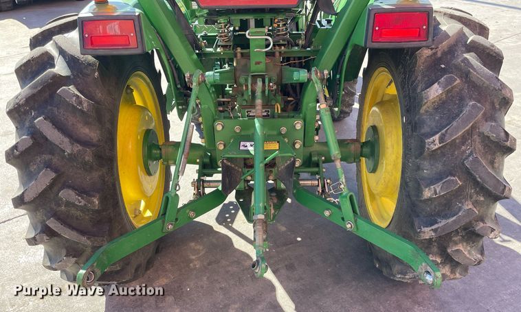 image for item GG9775 2001 John Deere 790  MFWD tractor