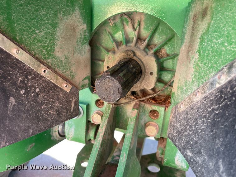 image for item GG9775 2001 John Deere 790  MFWD tractor