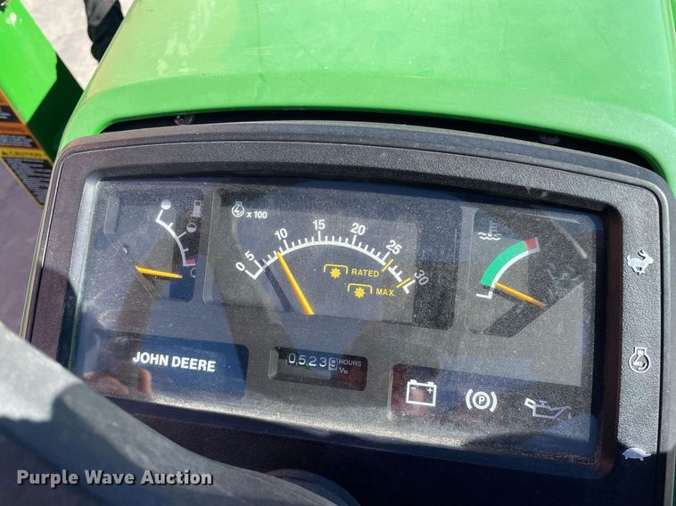 image for item GG9775 2001 John Deere 790  MFWD tractor