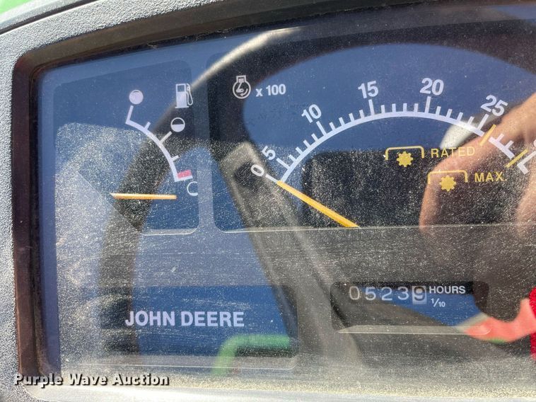 image for item GG9775 2001 John Deere 790  MFWD tractor