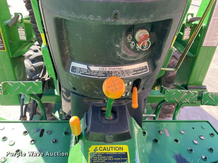 image for item GG9775 2001 John Deere 790  MFWD tractor