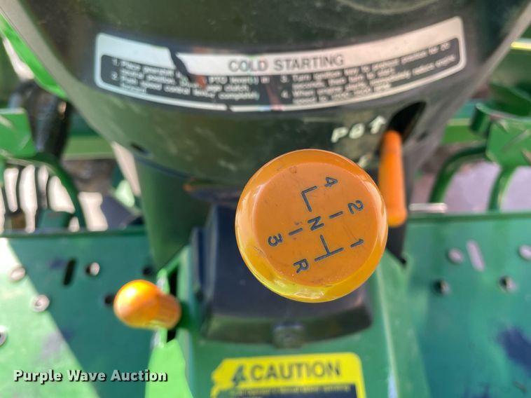 image for item GG9775 2001 John Deere 790  MFWD tractor