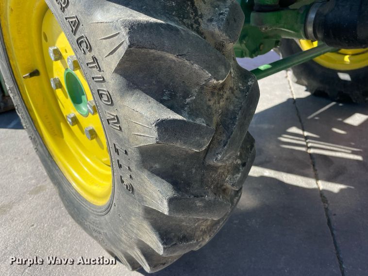 image for item GG9775 2001 John Deere 790  MFWD tractor