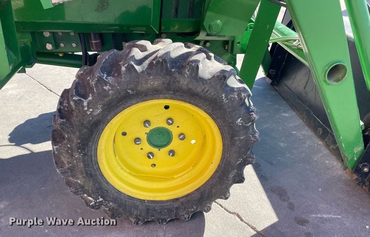 image for item GG9775 2001 John Deere 790  MFWD tractor