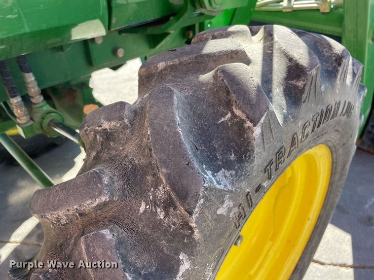 image for item GG9775 2001 John Deere 790  MFWD tractor