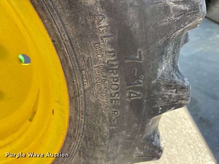 image for item GG9775 2001 John Deere 790  MFWD tractor