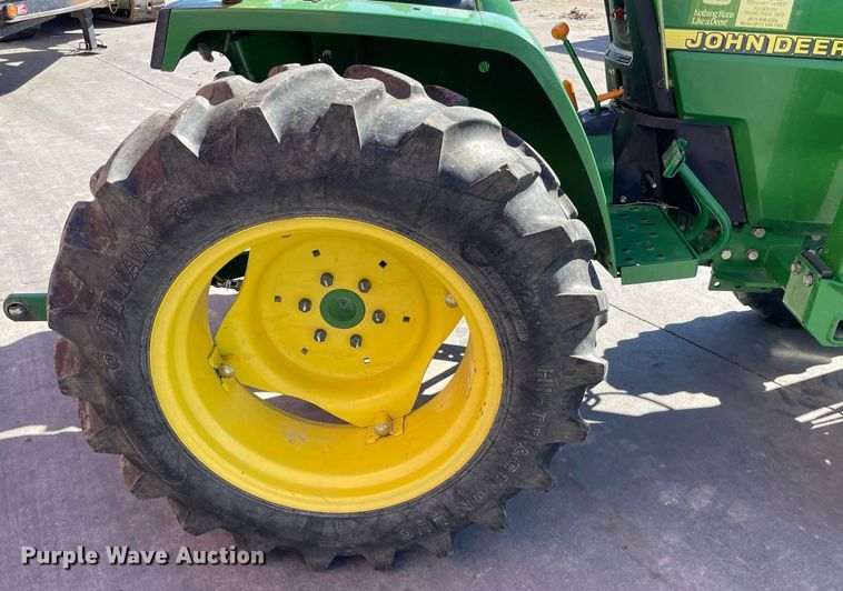 image for item GG9775 2001 John Deere 790  MFWD tractor