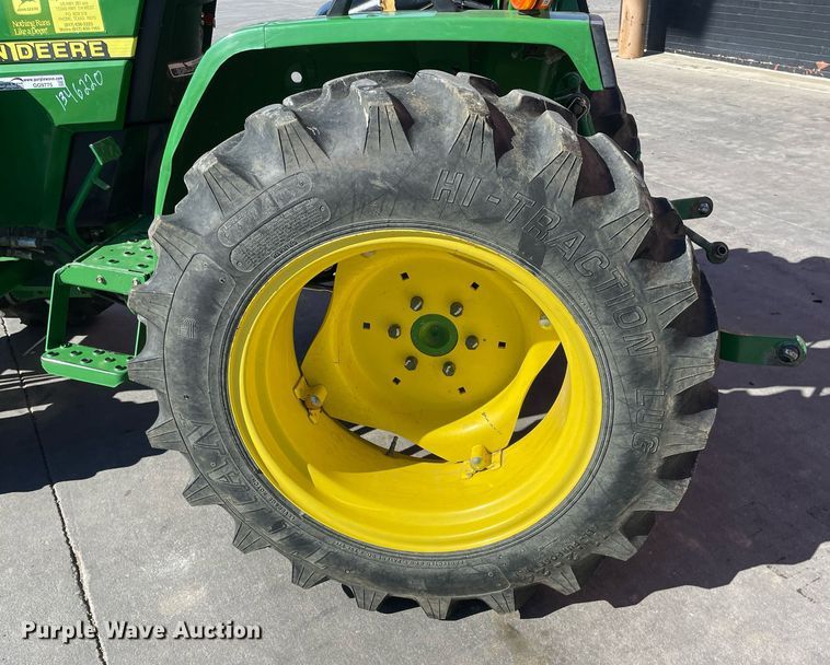 image for item GG9775 2001 John Deere 790  MFWD tractor