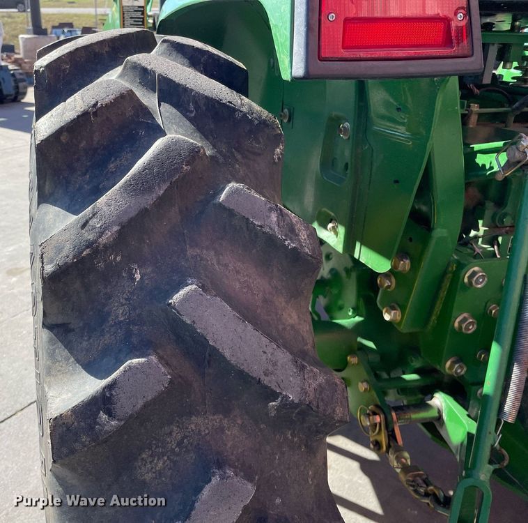 image for item GG9775 2001 John Deere 790  MFWD tractor