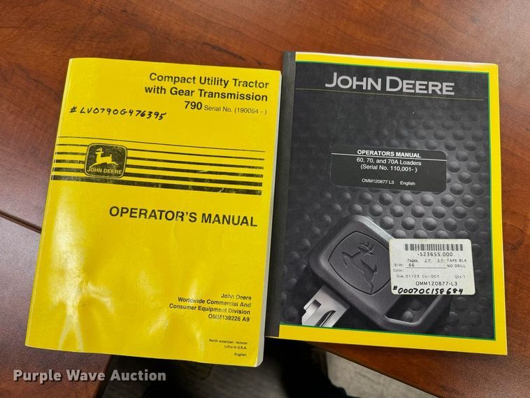 image for item GG9775 2001 John Deere 790  MFWD tractor