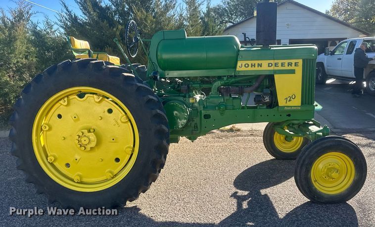 image for item IU9034 1958 John Deere 720  tractor