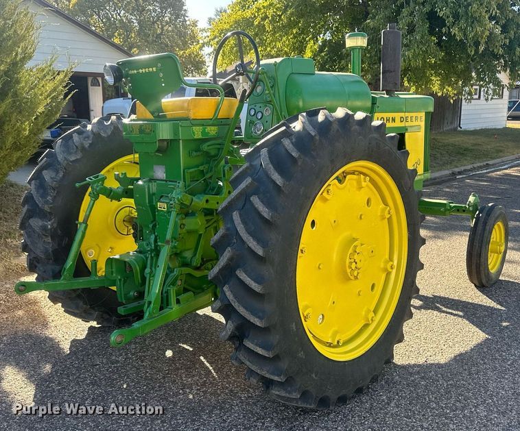 image for item IU9034 1958 John Deere 720  tractor
