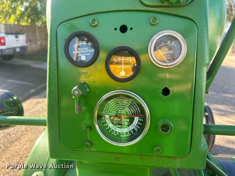 image for item IU9034 1958 John Deere 720  tractor