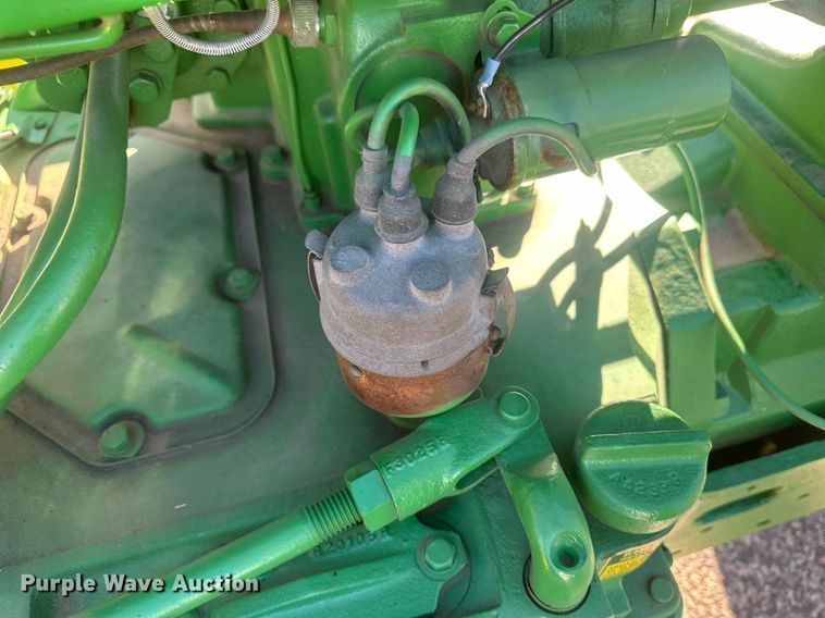 image for item IU9034 1958 John Deere 720  tractor