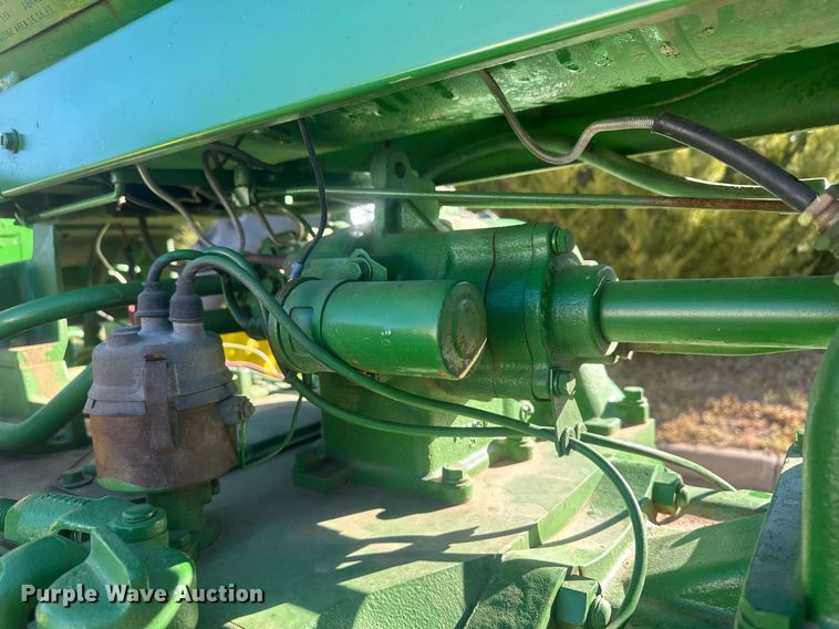 image for item IU9034 1958 John Deere 720  tractor