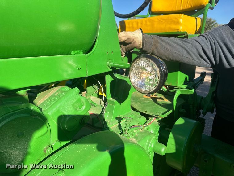 image for item IU9034 1958 John Deere 720  tractor
