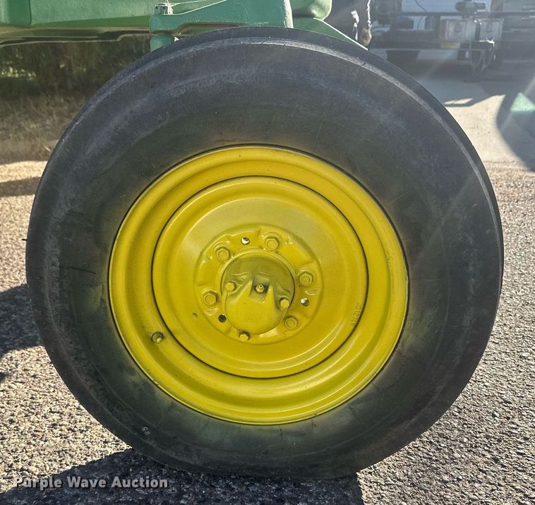 image for item IU9034 1958 John Deere 720  tractor