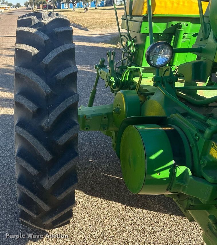 image for item IU9034 1958 John Deere 720  tractor