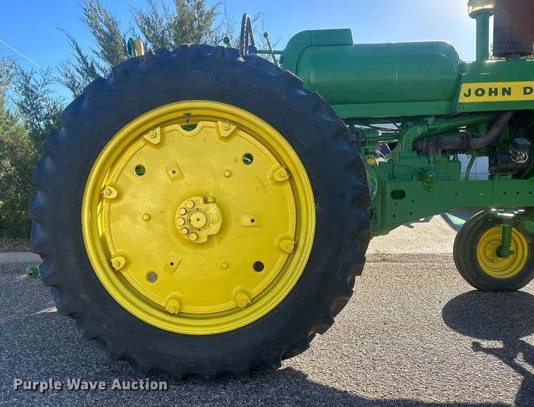image for item IU9034 1958 John Deere 720  tractor