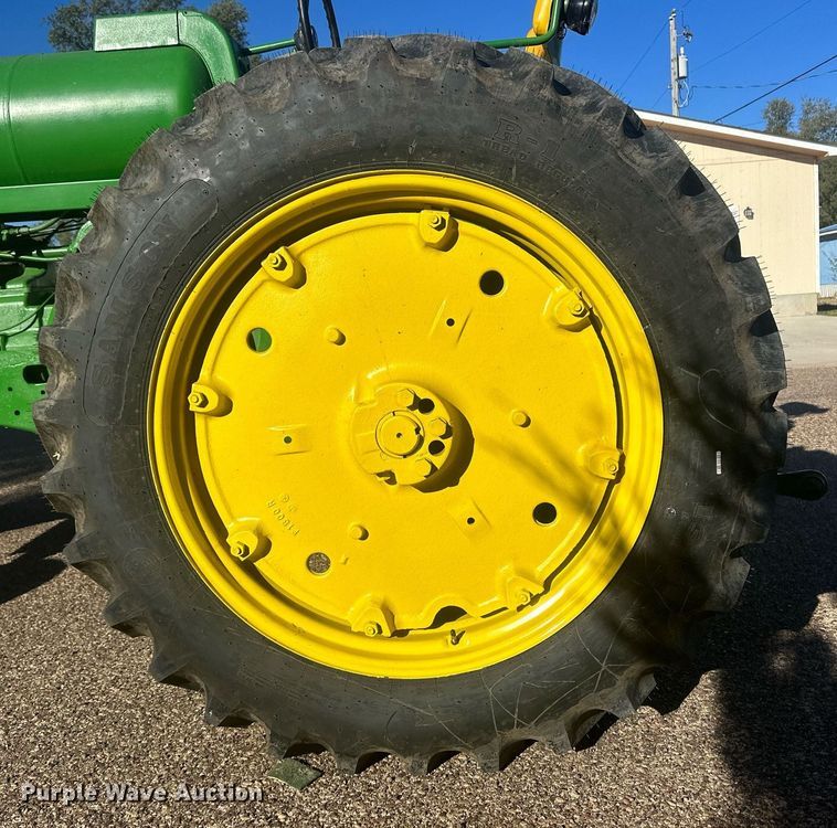 image for item IU9034 1958 John Deere 720  tractor