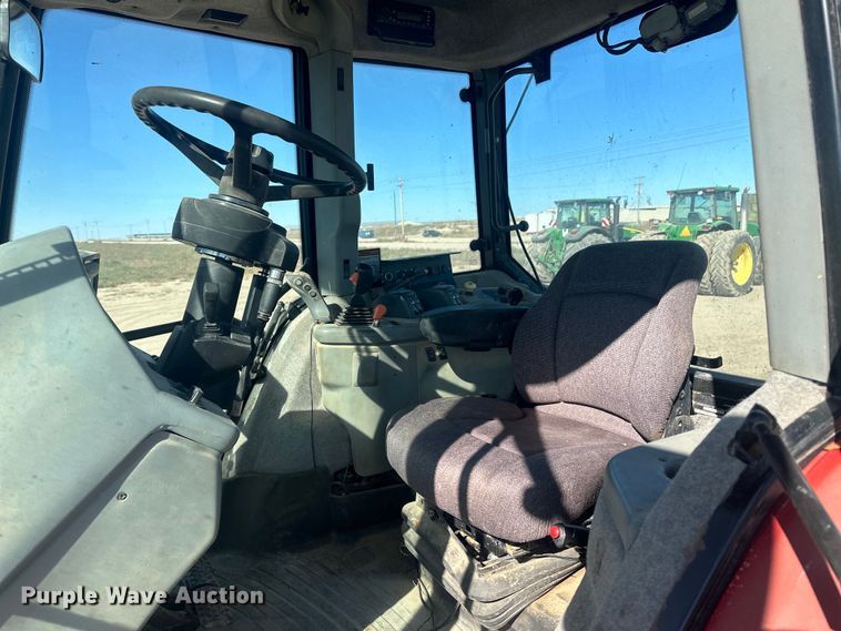 image for item IU9039 Versatile 280  MFWD tractor